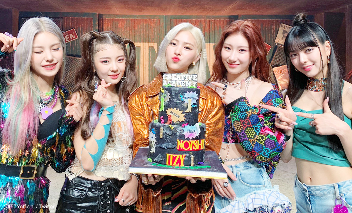 ITZY （左から）イェジ、リア、リュジン、チェリョン、ユナ