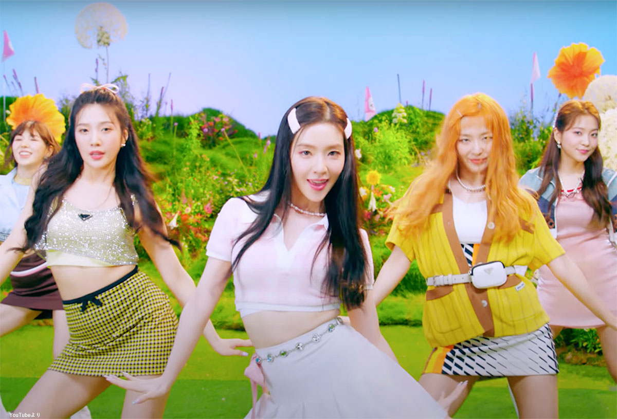 Red Velvet「 Queendom」MV（左から）ウェンディ、ジョイ、アイリーン、スルギ、イェリ