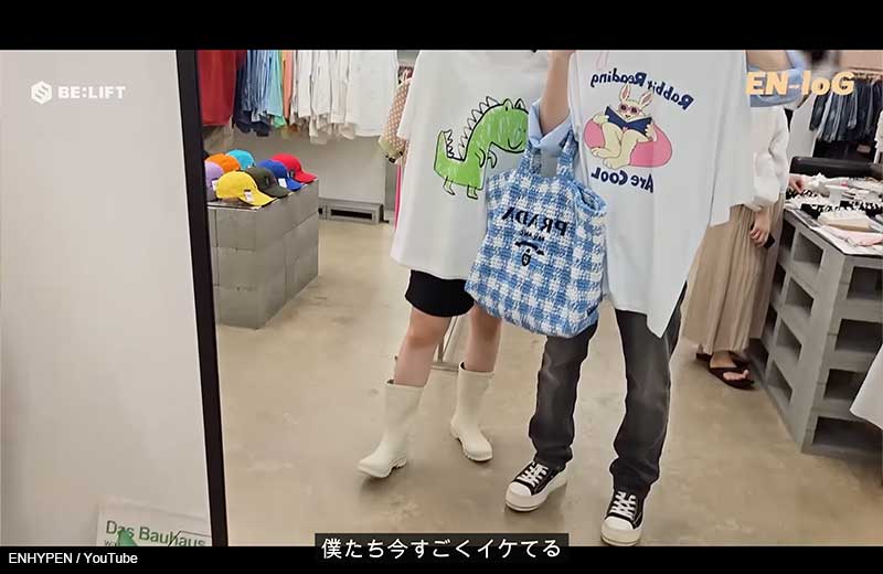 姉とTシャツを選ぶソヌ